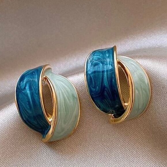 Blondie’s Best Jewelry - GORGEOUS ENAMEL TWO TONE STUD EARRINGS